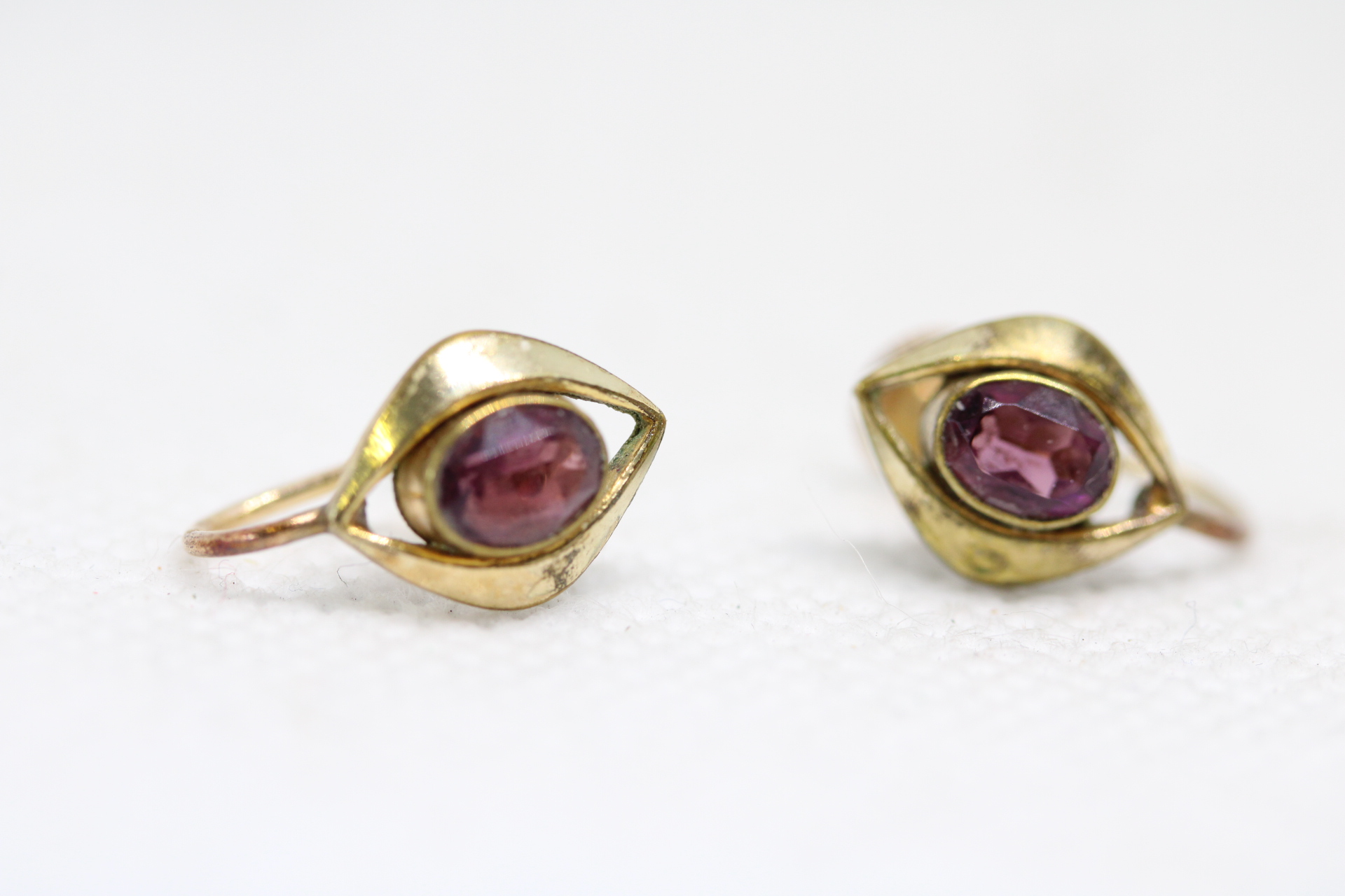 Pair of 9ct gold earrings set with amethyst Weight 2g
