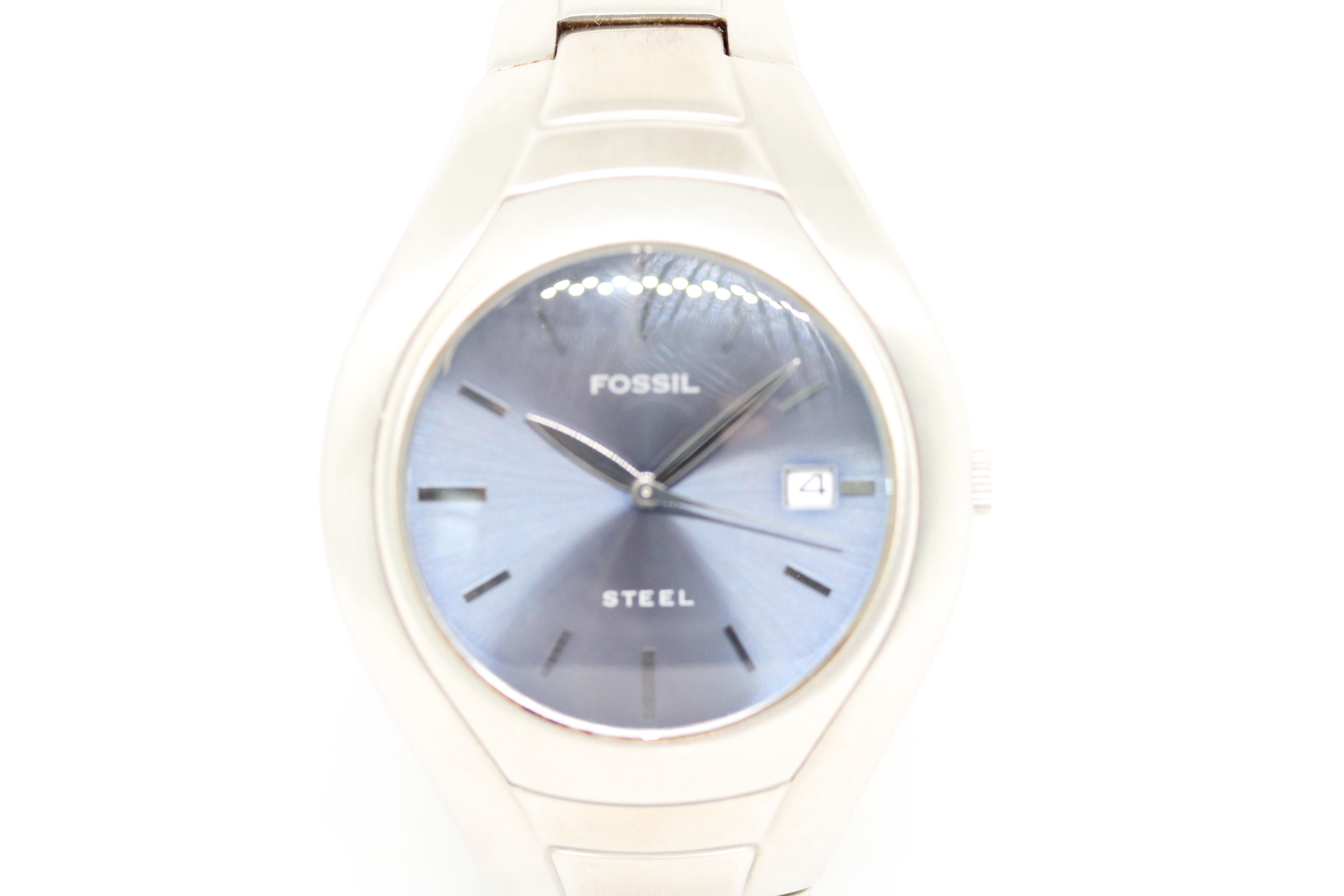 Gents Fossil Steel Quartz Watch with Date and Sunburst Dial, comes in Fossil Box.