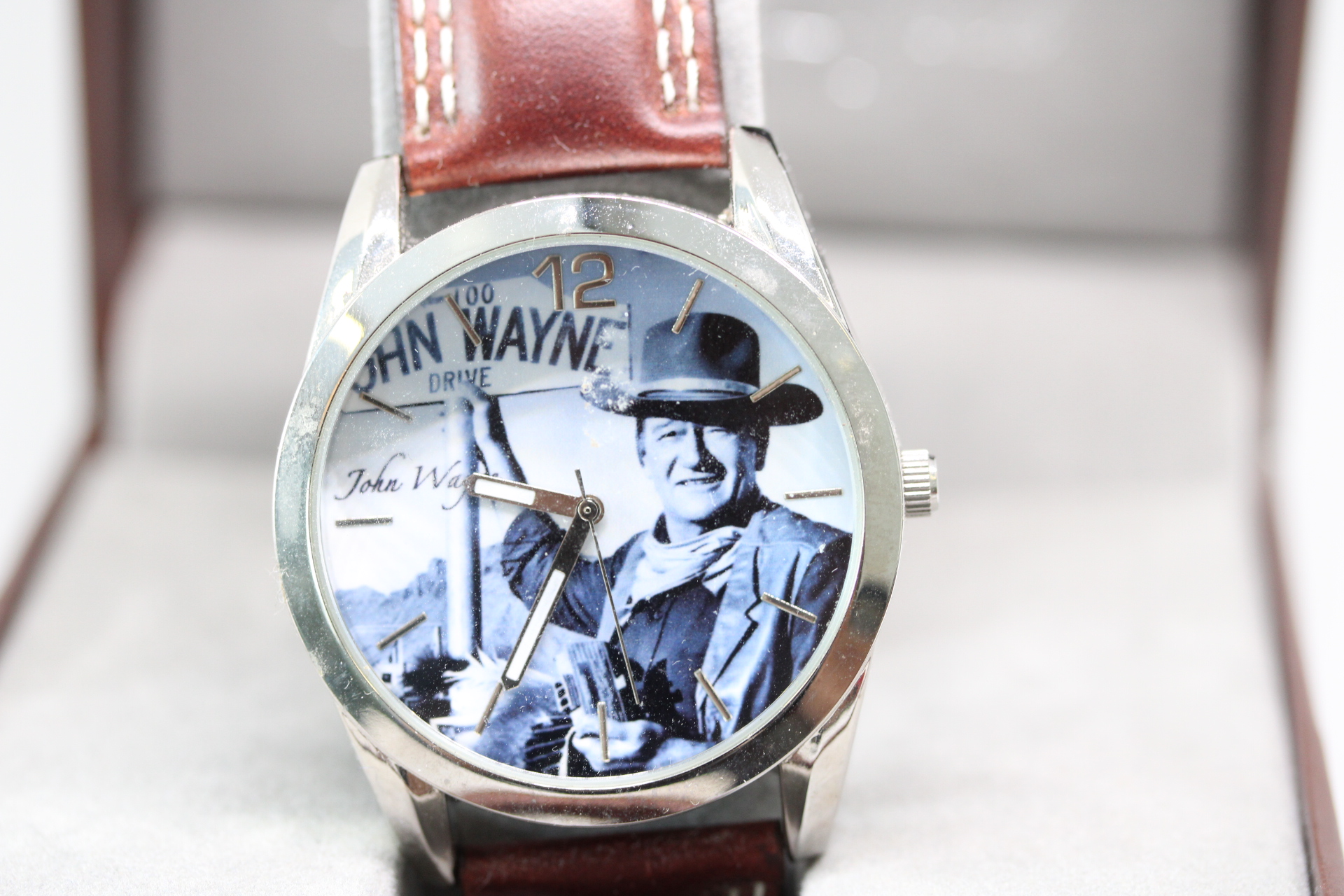 John Wayne American legend wristwatch with box & cert