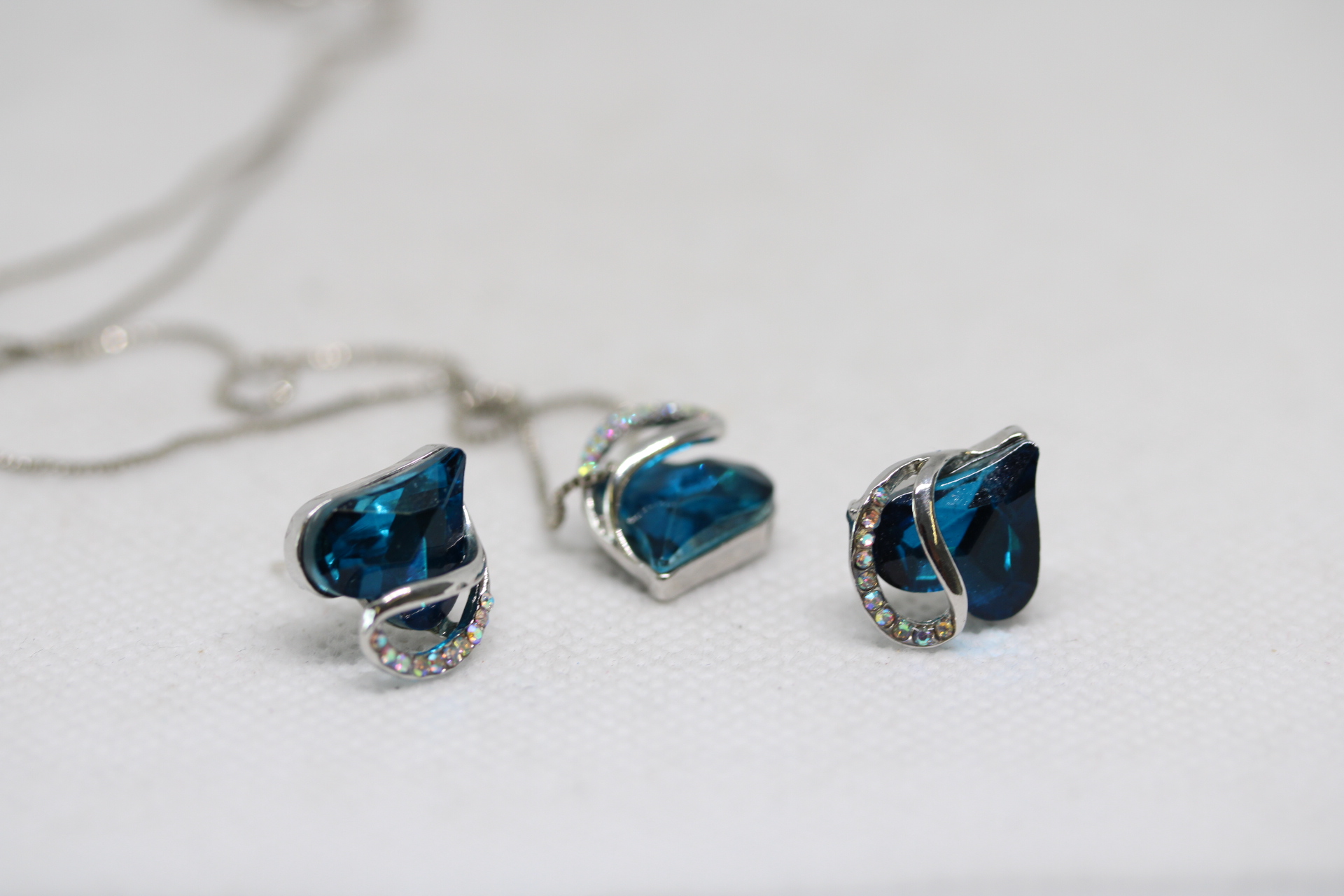 Silver chain & pendant with matching earrings