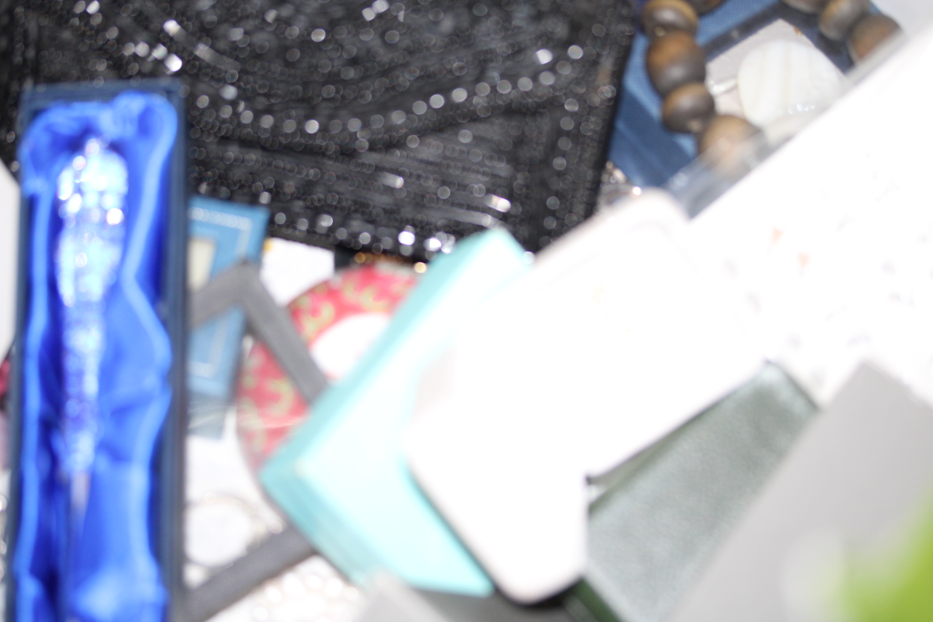 Collection of costume jewellery & jewellery boxes