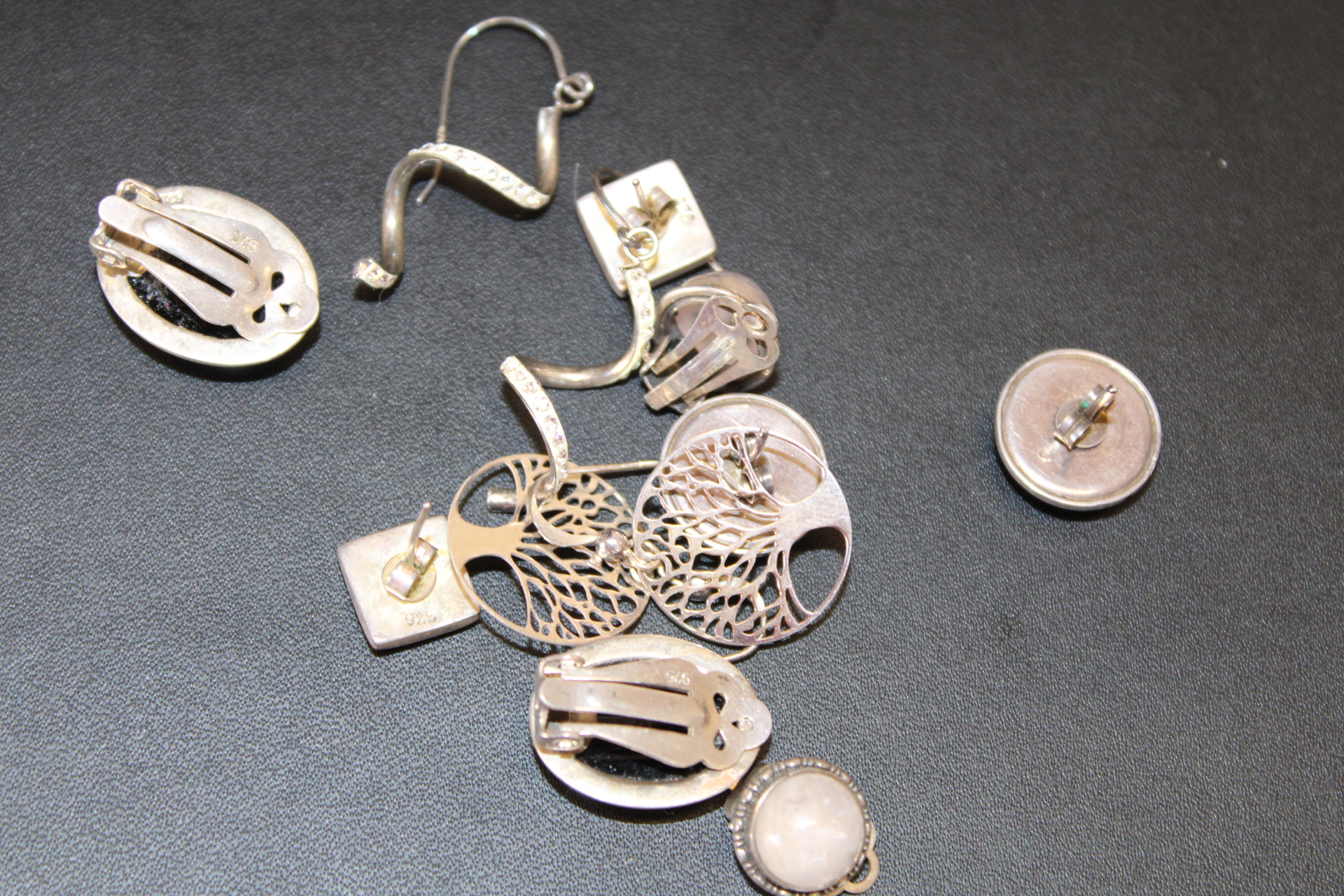 Bag of silver earrings 28g