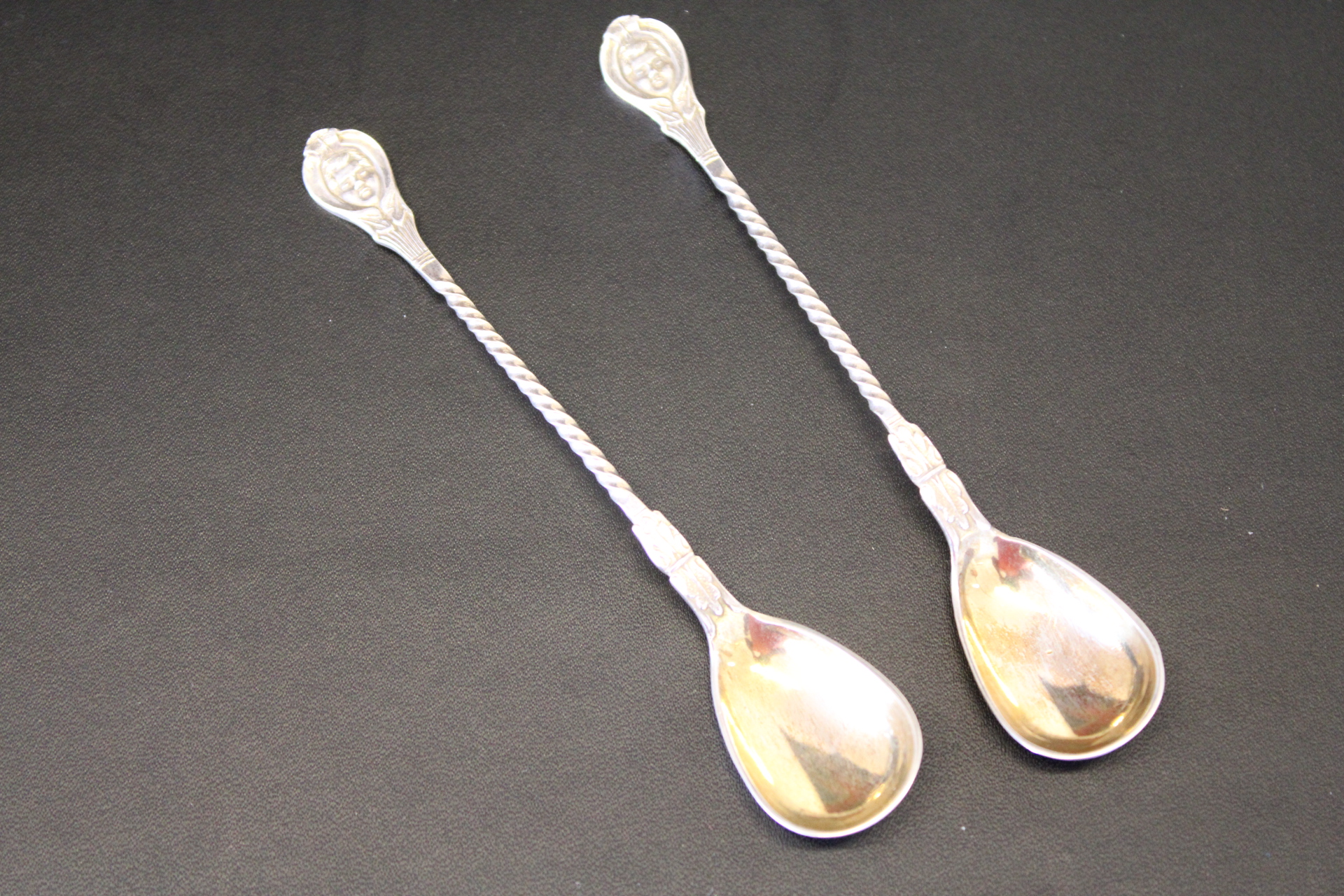 2 Silver guilded spoons 24g