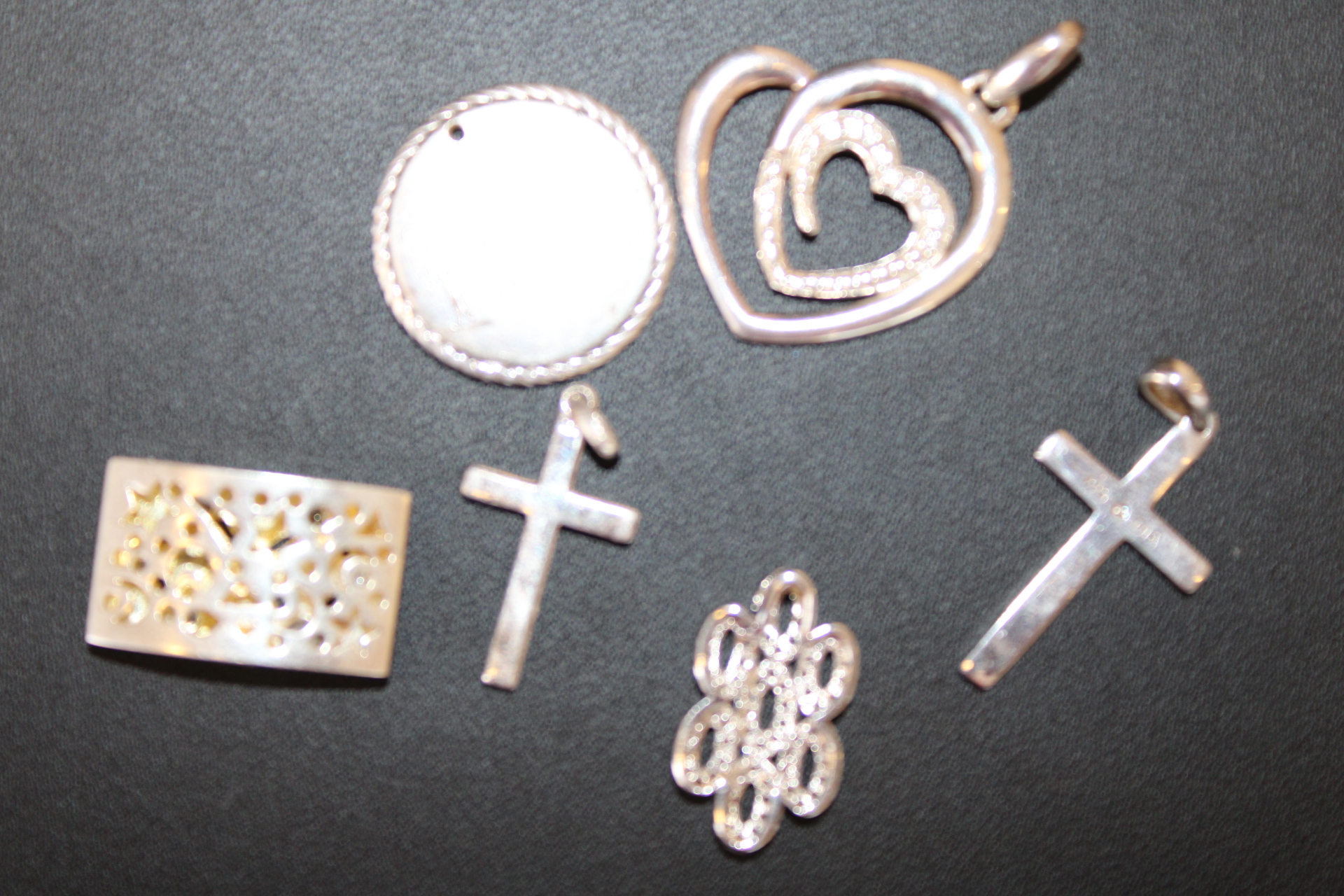 Bag of silver pendants 24g