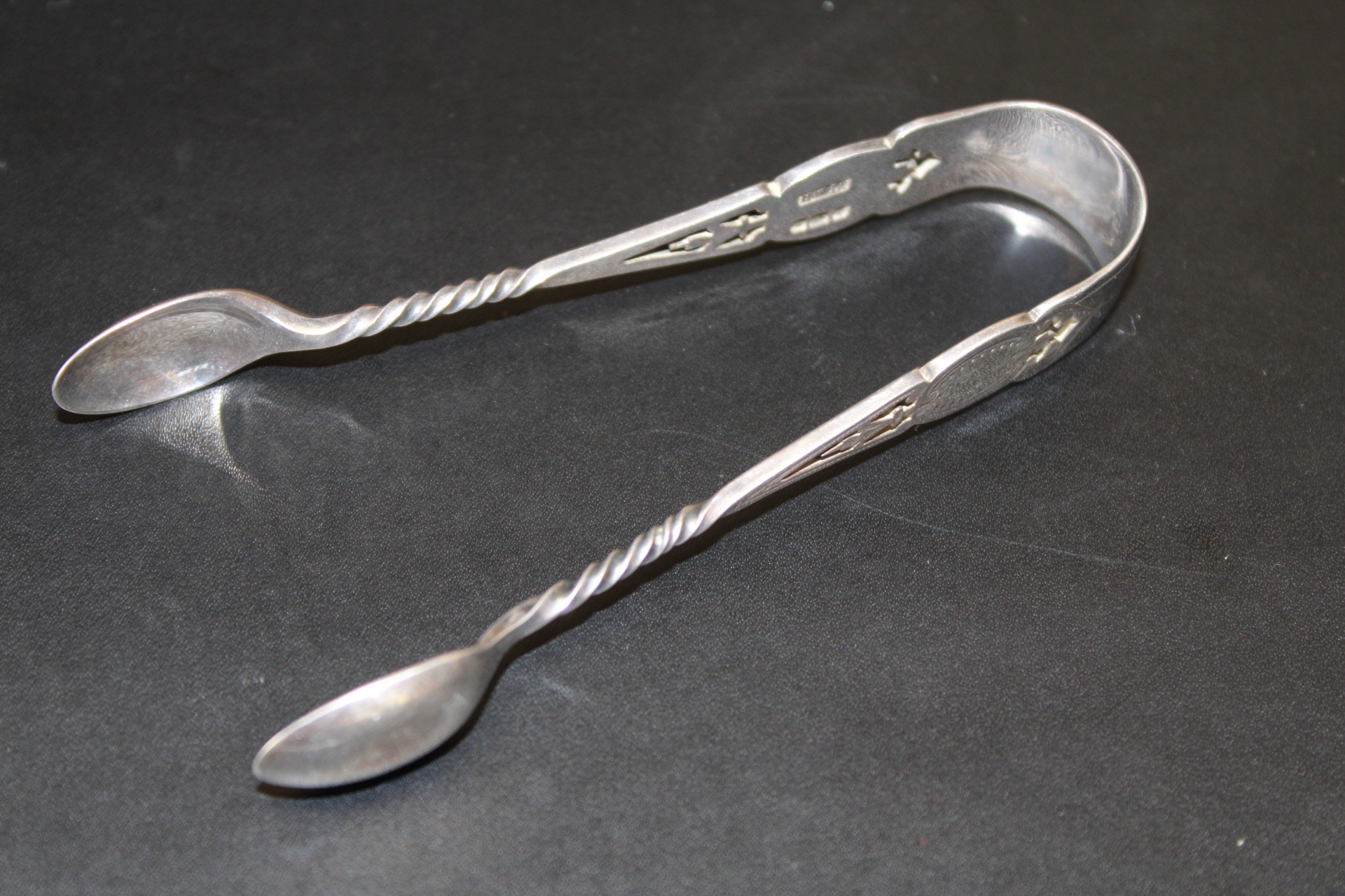 Silver tongs Sheffield 33g