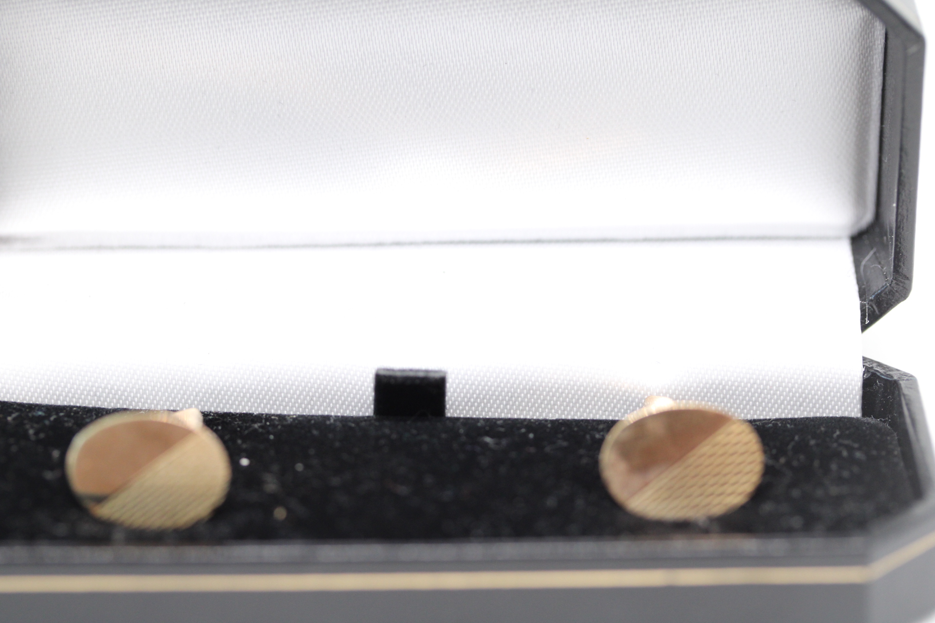 Pair of 9ct gold cufflinks Weight 3.1g