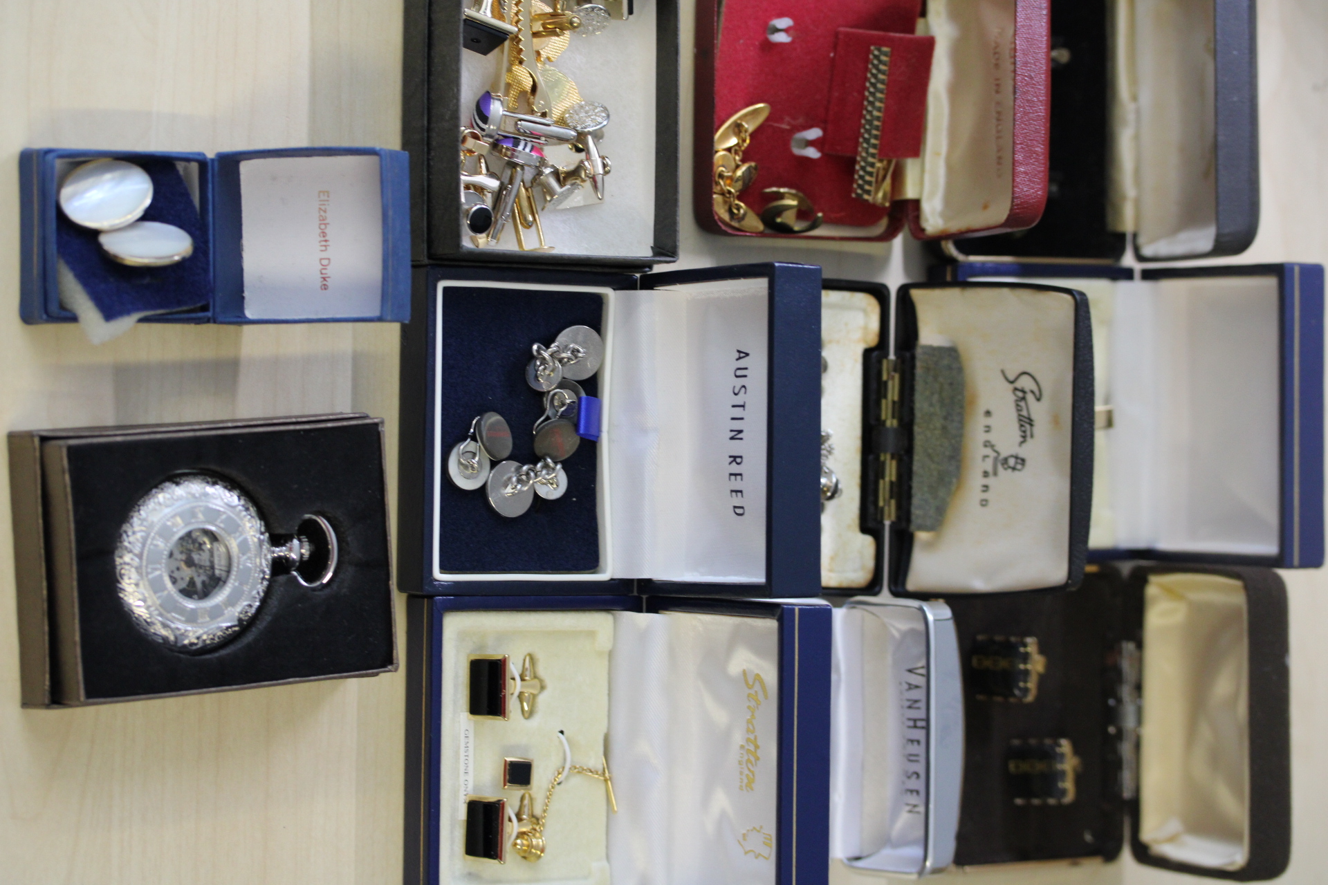 Collection of assorted cufflink links & others