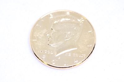 $ 1/2 Gold plated John F Kennedy 2014 coin in pouch with certificate