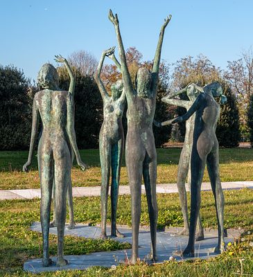 Rowan Gillespie (1953) L'et&agrave; della donna: The age of woman, 2007-2009 - Rowan Gillespie 