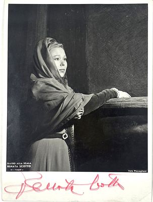 [Автограф Ренаты Скотто] Фотопортрет. Б. м., 1960-е гг. Faust. Teatro alla Scala. [Милан] 
