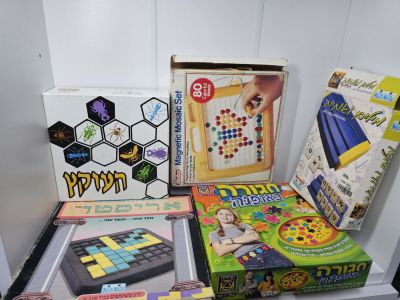 אוסף משחקי קופסה. לא נבדקו חוסרים