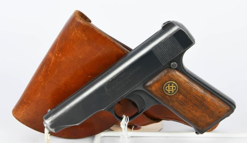 Lot 136: WWII German Officer Ortgies Pistol 7.65MM