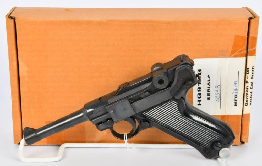 Lot 216: DWM 1920 Dated P08 Luger Semi Auto Pistol