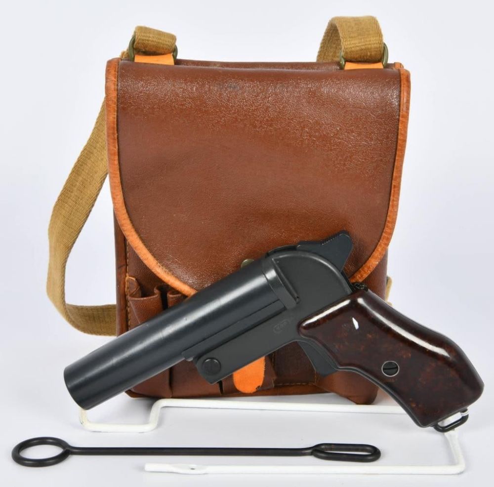 Lot 246: Military Czech Flare Gun SHE 68