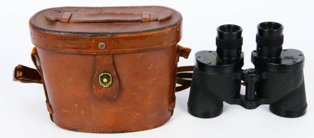 Lot 590: U.S. WWII M13A1 6x30 Binoculars W/ M17 Leather