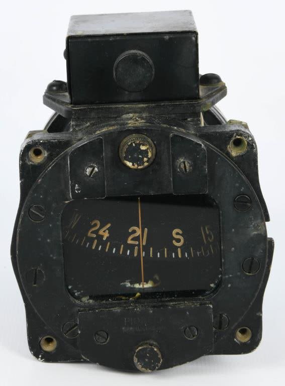 Lot 1184: Vintage WWII Pioneer Instrument Magnetic Compass