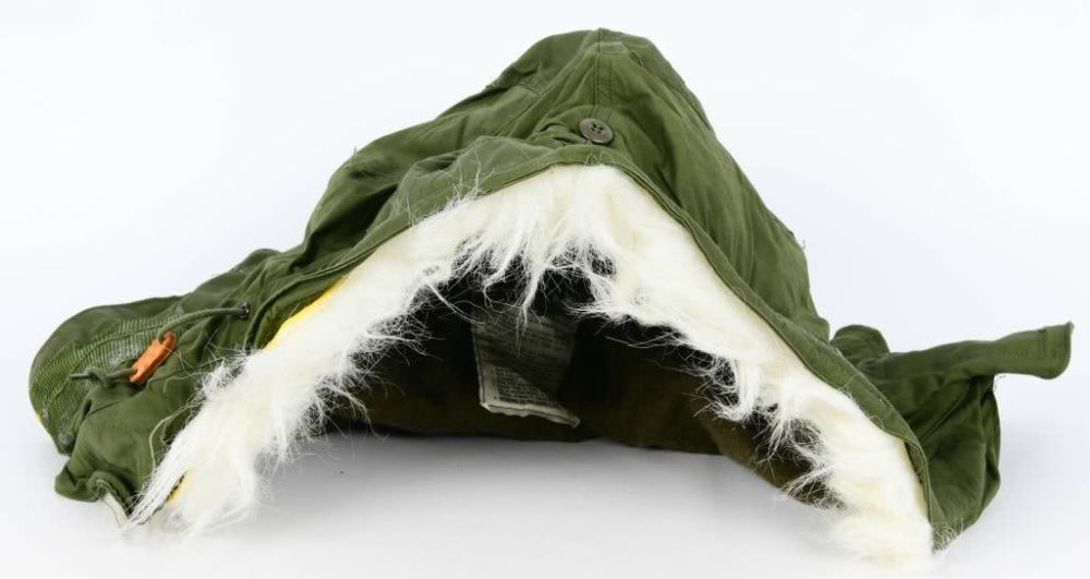 Lot 1250: US Military Extreme Cold Weather Hood OG-107