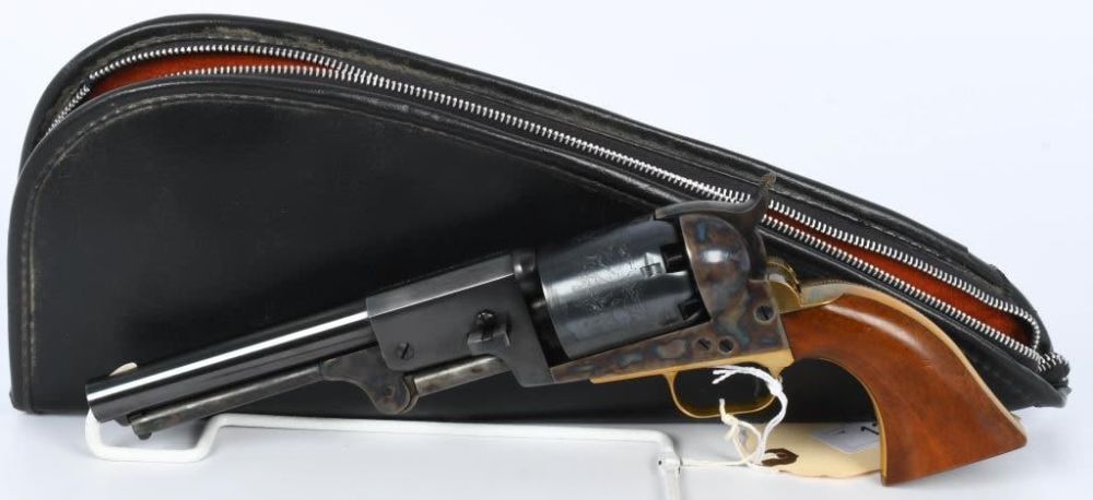 Lot 1260: Colt 3rd Generation Dragoon Replica