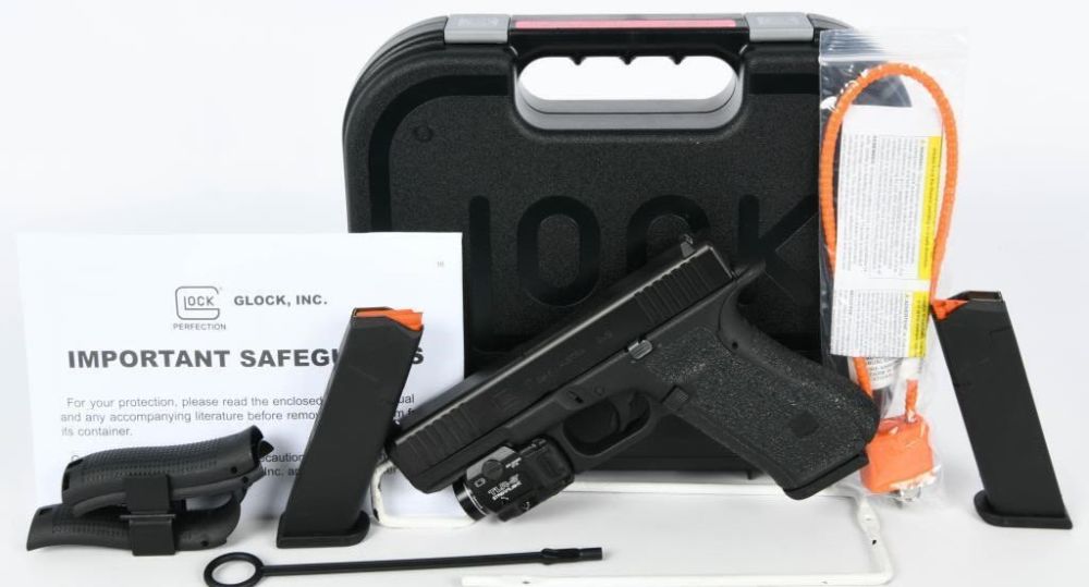 Lot 441: Glock 17 Gen 5 Full Size Semi Auto Pistol 9mm