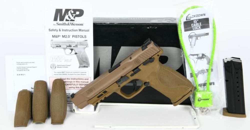 Lot 567: Smith & Wesson M&P9 M2.0 9mm FDE Semi Auto Pistol