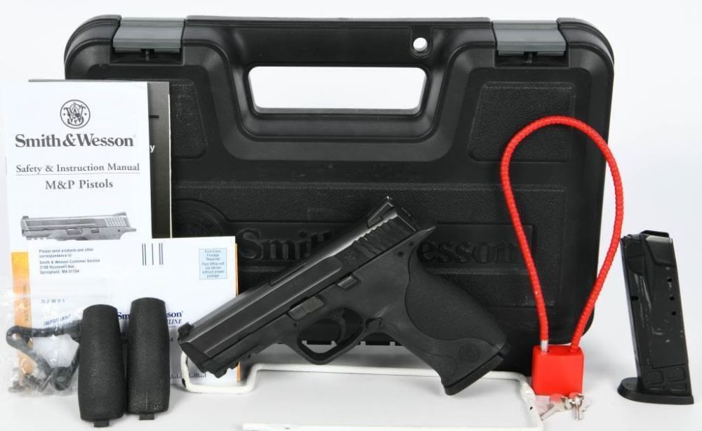 Lot 747: Smith & Wesson M&P 40 Semi Auto Pistol .40 S&W