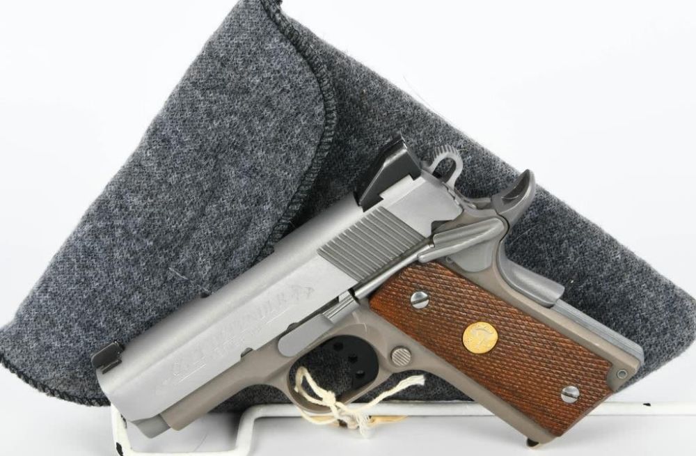 Lot 915: Colt Defender Lightweight 90 Series .40 S&W