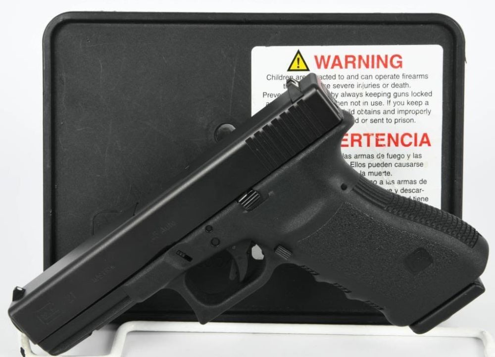 Lot 1080: Glock G21 Gen3 Semi Auto Pistol .45 ACP