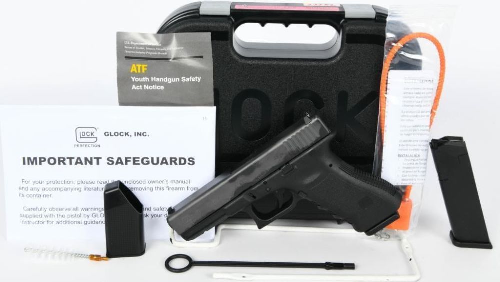 Lot 1200: NEW GLOCK 17 Gen 3 Semi-Auto Pistol 9mm