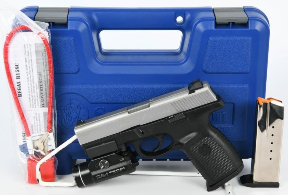 Lot 1206: Smith & Wesson SW40VE Semi Auto Pistol .40 S&W