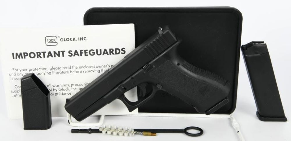 Lot 1260: Glock G22 Gen2 Semi Auto Pistol .40 S&W