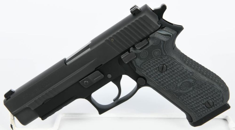 Lot 1488: Sig Sauer P220 Semi Auto Pistol .45 ACP