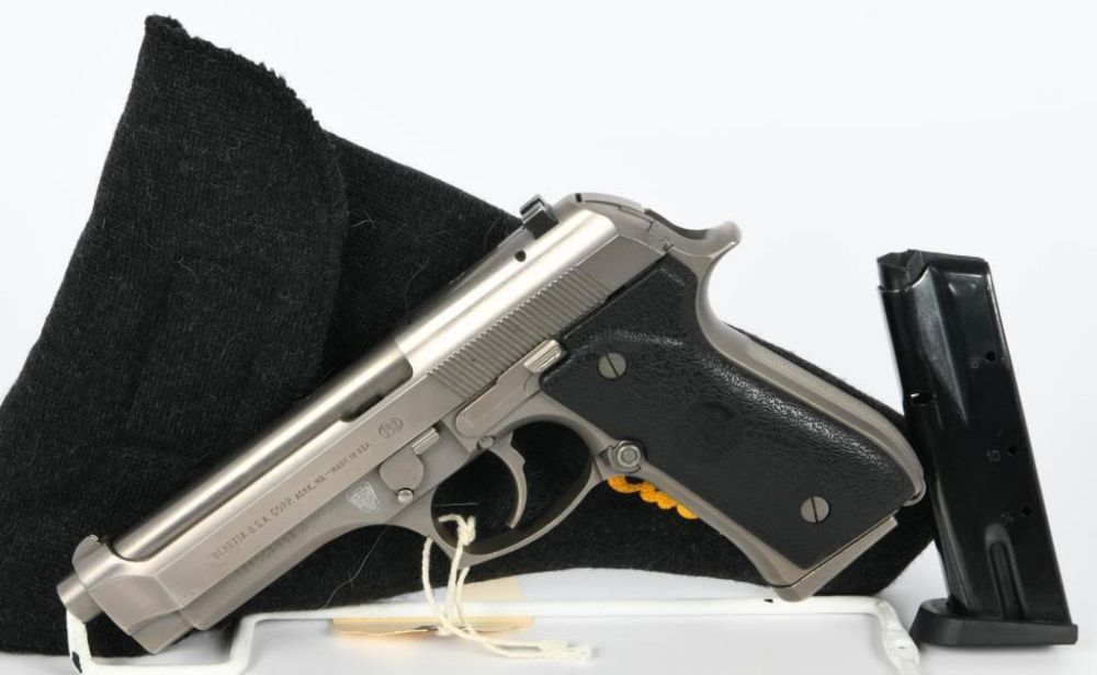 Lot 1560: Beretta Model 96D Semi Auto Pistol .40 S&W