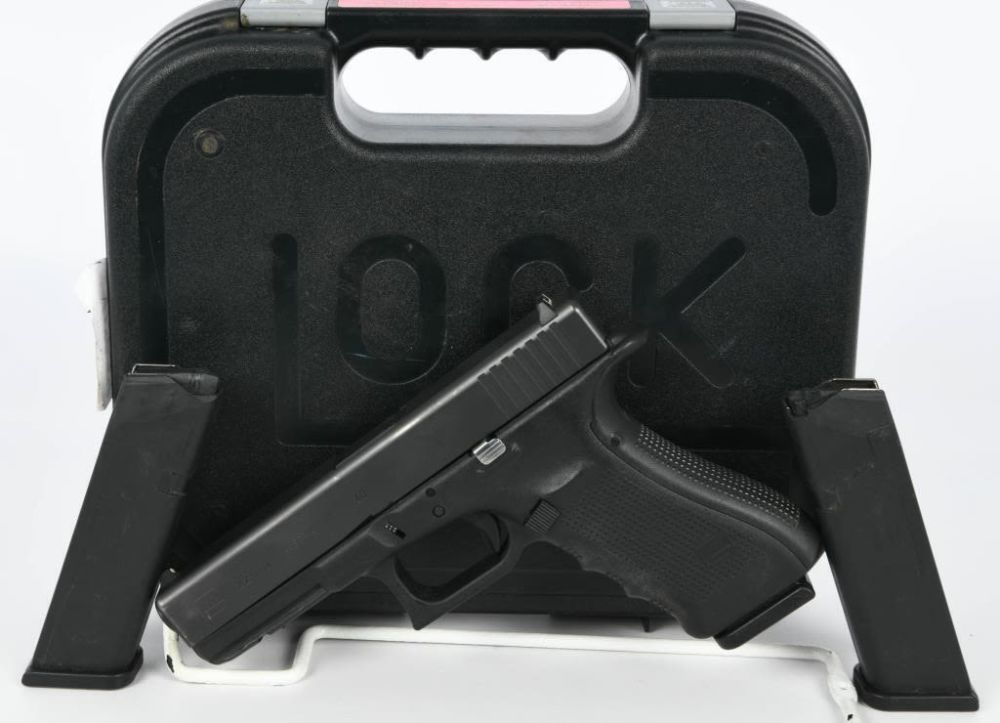 Lot 2070: Glock 22 Gen4 Semi Auto Pistol .40 S&W