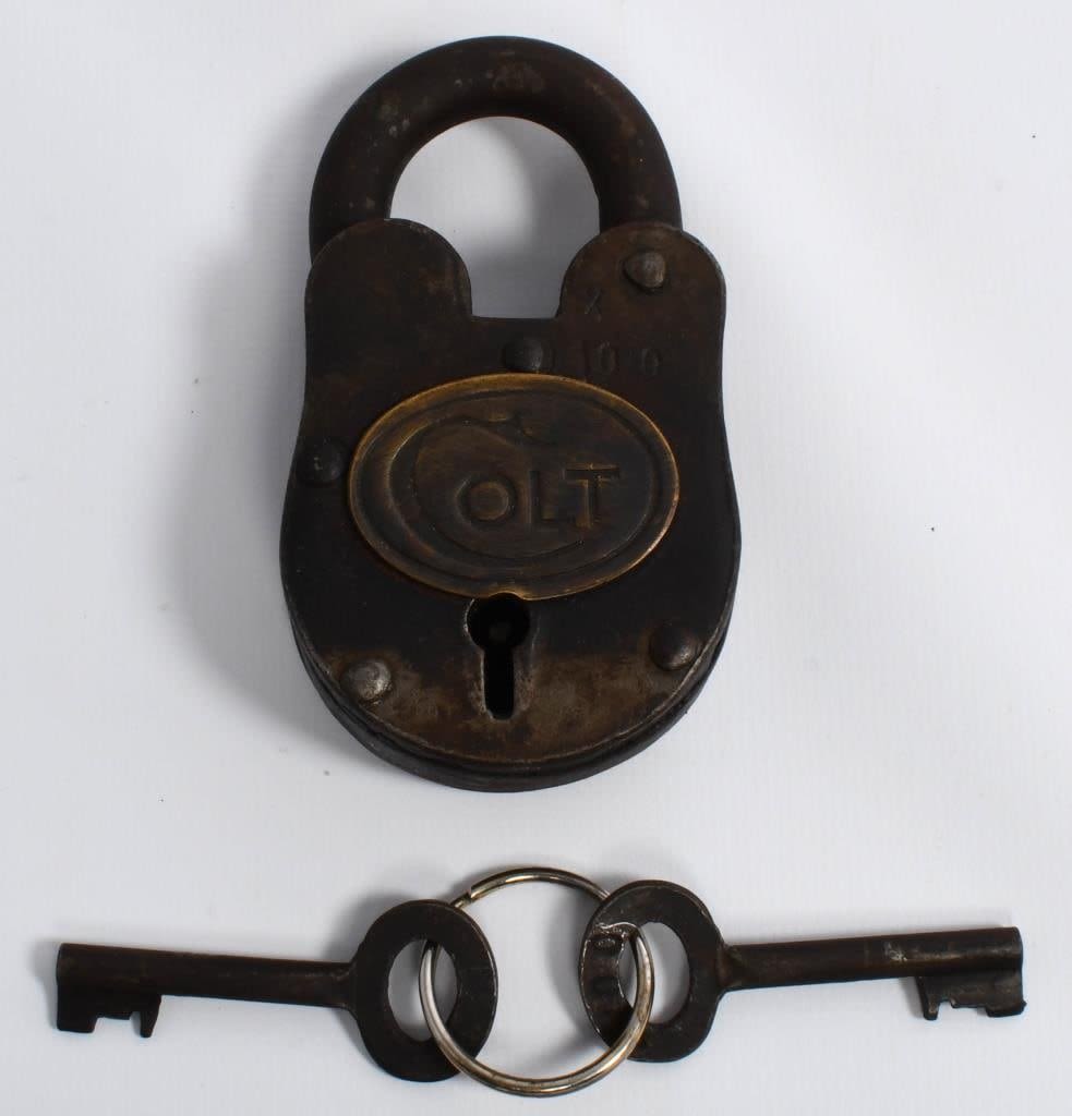 Lot 26: COLT Gun Cabinent Padlock with 2 Matching Key