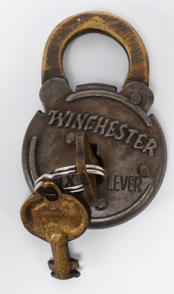 Lot 116: Winchester Round Six Lever Lock w/2 matching keys