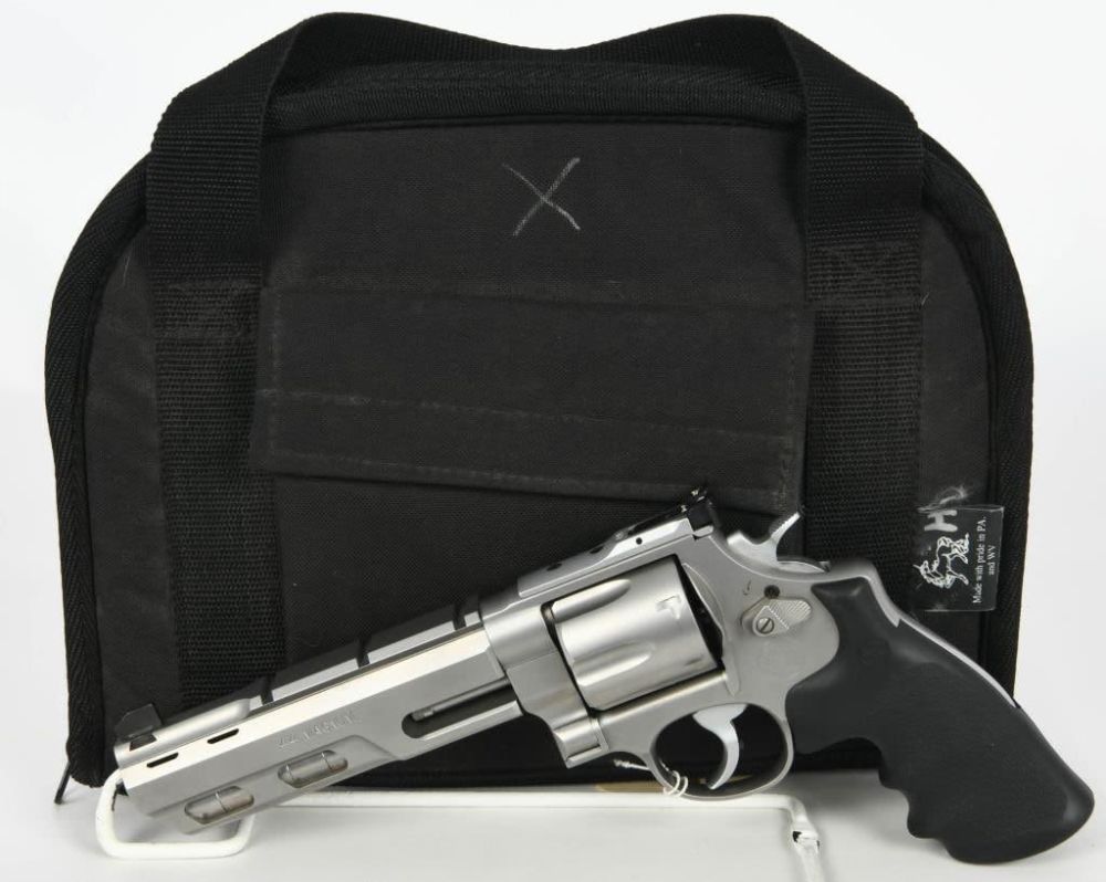Lot 119: Smith & Wesson Competitor 629-6 .44 Magnum