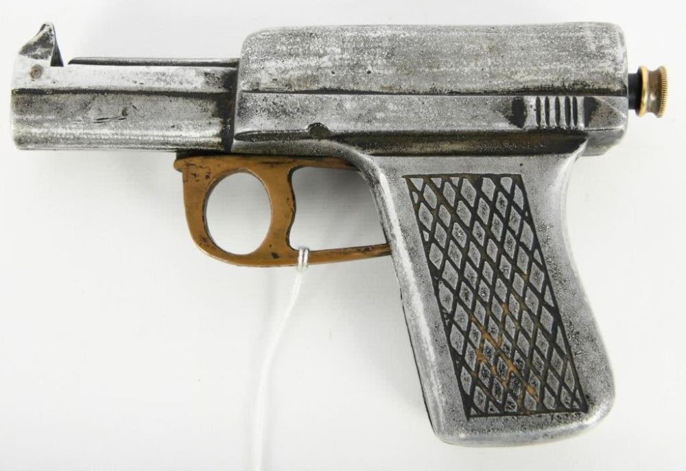 Lot 131: Vintage Die Cast Metal Cap Gun Pistol