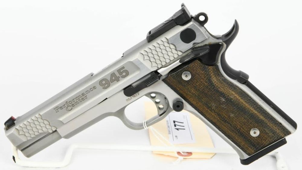 Lot 177: Smith & Wesson Performance Center 945 Pistol .45