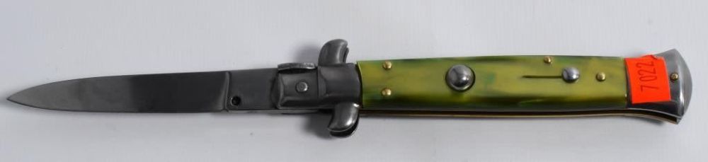 Lot 1055: Italy Swivel Bolster Release, stiletto Switchblade