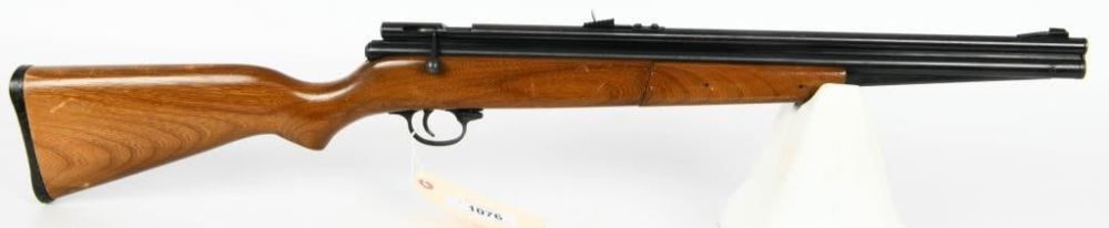 Lot 1076: Crosman 1400 .22 cal Airgun