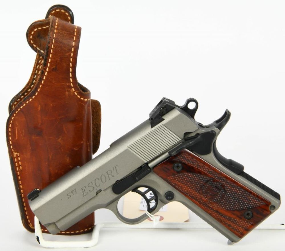 Lot 1118: STI Escort Compact Semi Auto 1911 Pistol .40 S&W