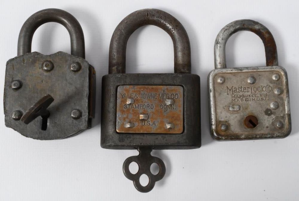 Lot 1325: Trio Vintage Padlock Various MFG & style