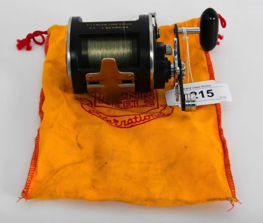 Lot 215: Vintage Penn 320 GTi Graphite Reel Level Wind Spoo