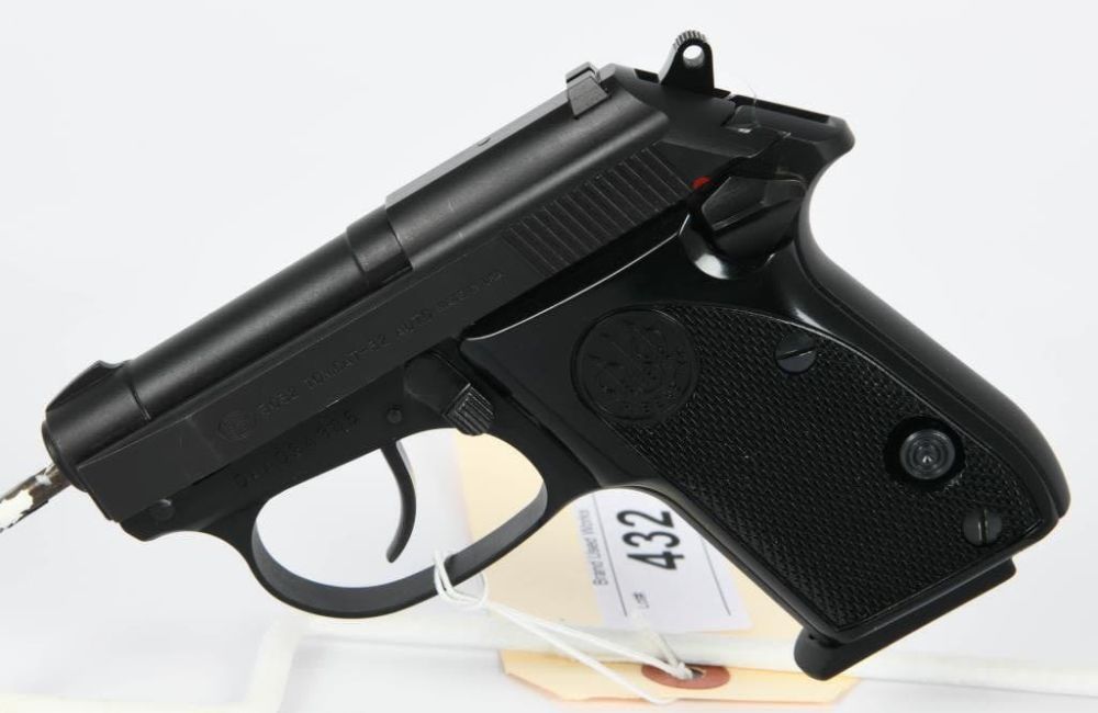 Lot 432: Beretta Model 3032 Tomcat Semi Auto Pistol .32 ACP