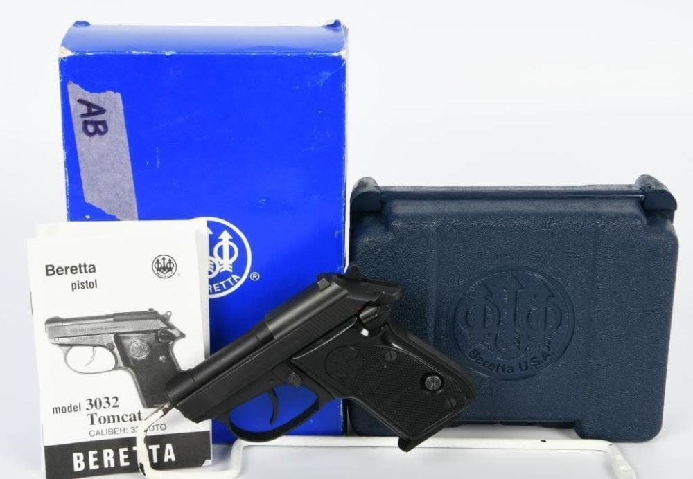 Lot 576: Beretta Model 3032 Tomcat Semi Auto Pistol .32 ACP