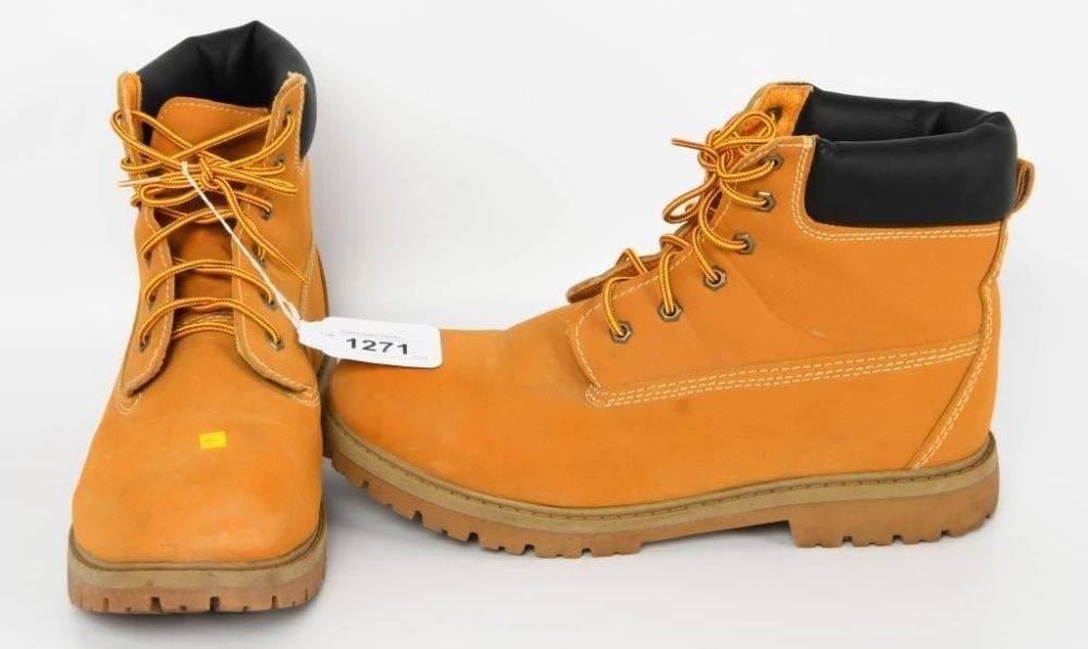 Lot 1271: Ozark Trail Men Work Boots size 13