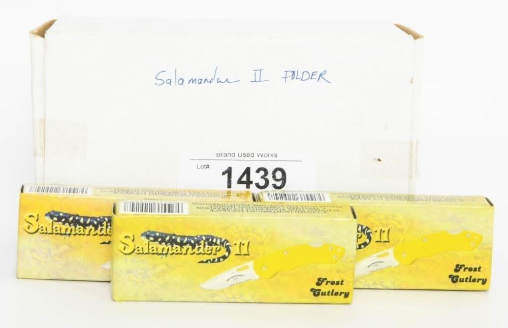 Lot 1439: 12 NIB Frost Cutlery Salamander II Folding Knives