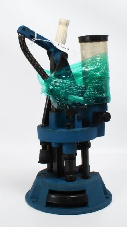Lot 1445: Vintage Honey Bair 405 Shotshell Reloading Press