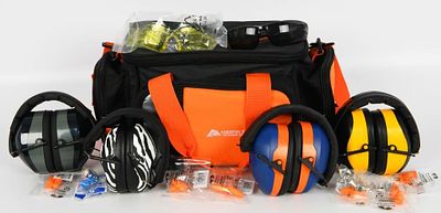 Ozark Trail Range bag with 4 sets of Earmuffs. lot contains a real nice pre owned Ozark Trail 