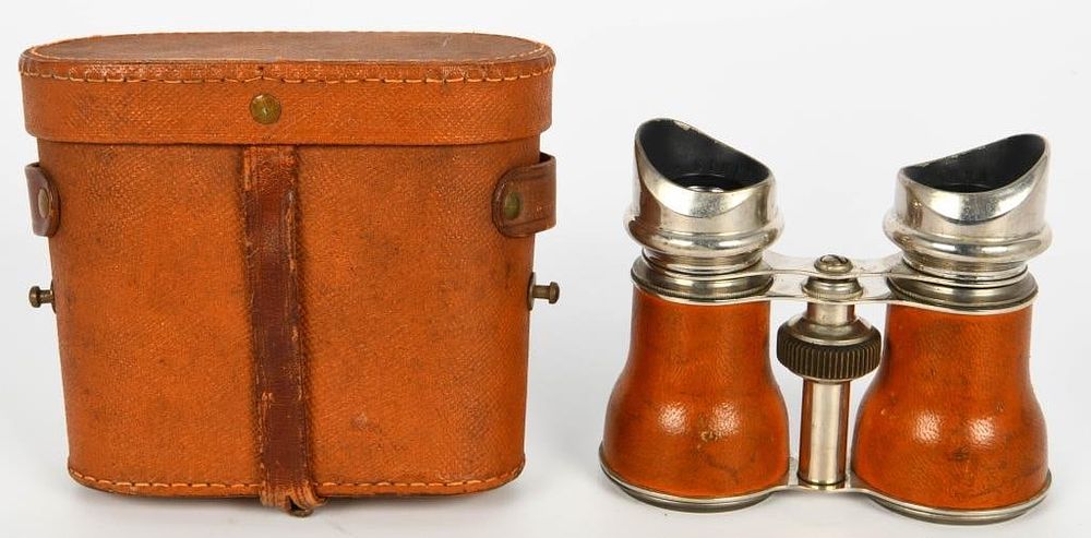 Lot 428: Vtg Jockey Club Paris Binocular Made in France
